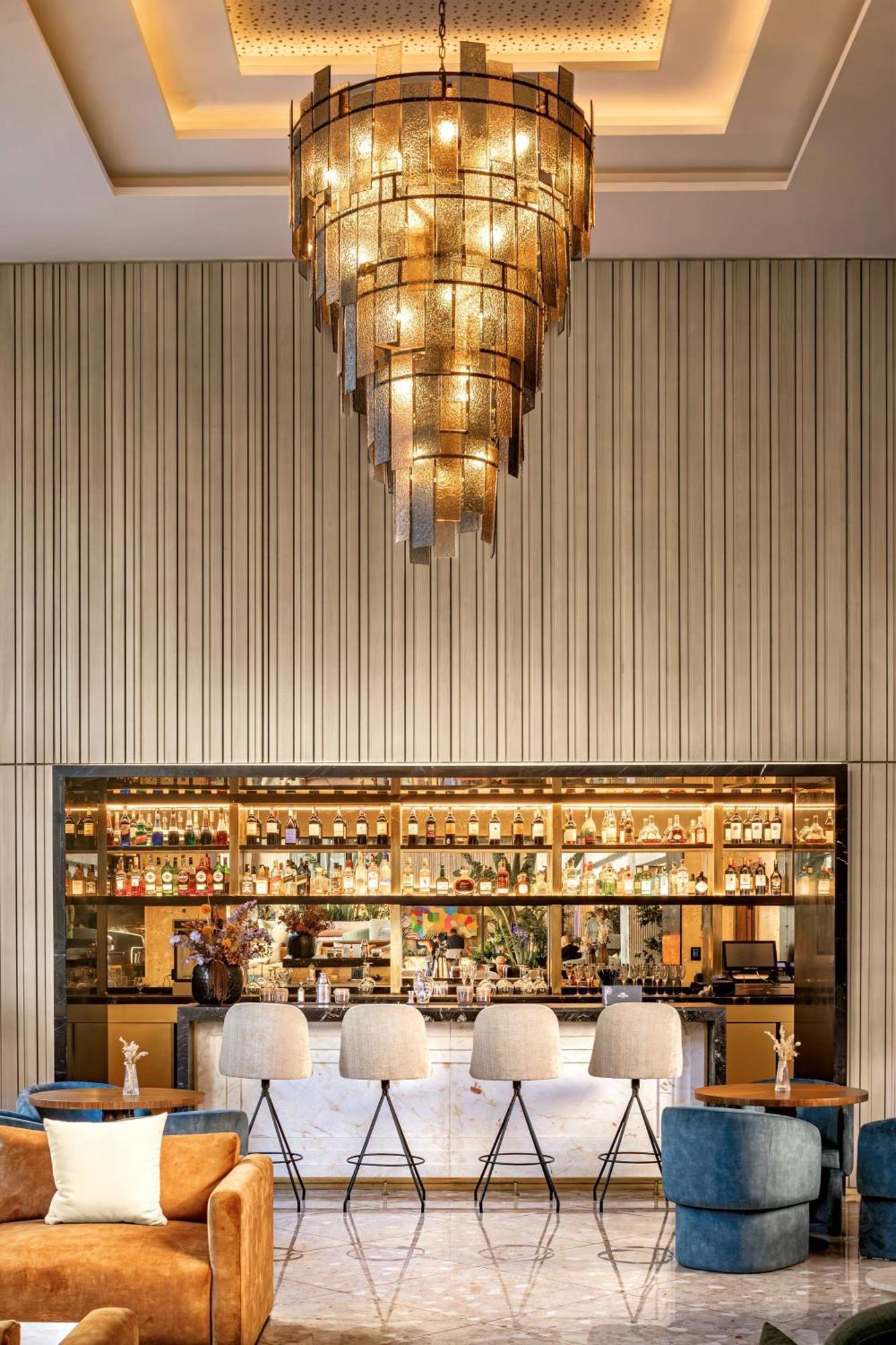Radisson Blu Hotel Casablanca City Center Exterior photo The bar at the Connaught
