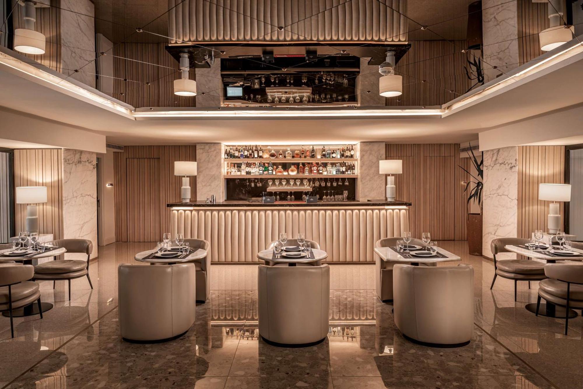 Radisson Blu Hotel Casablanca City Center Exterior photo The Bar